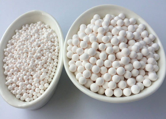Activated Alumina Ceramic Balls Bulk Density 0.68 - 0.72 G/Cm3 Low Water Absorption